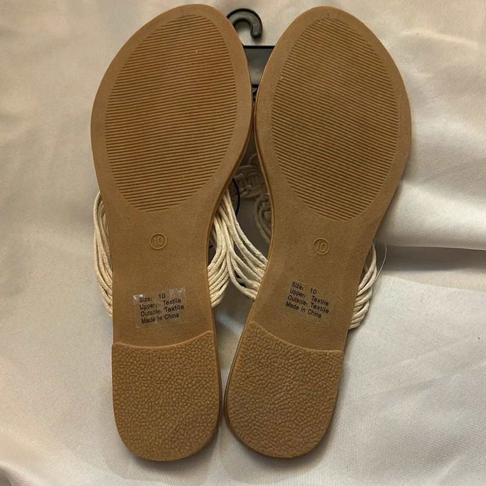Olivia Miller Women’s Thong Sandals Size 10 - Picture 2 of 2